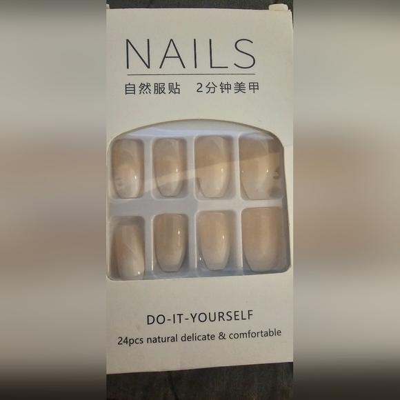 5 Sets of Fake Nails Variety - Picture 3 of 6